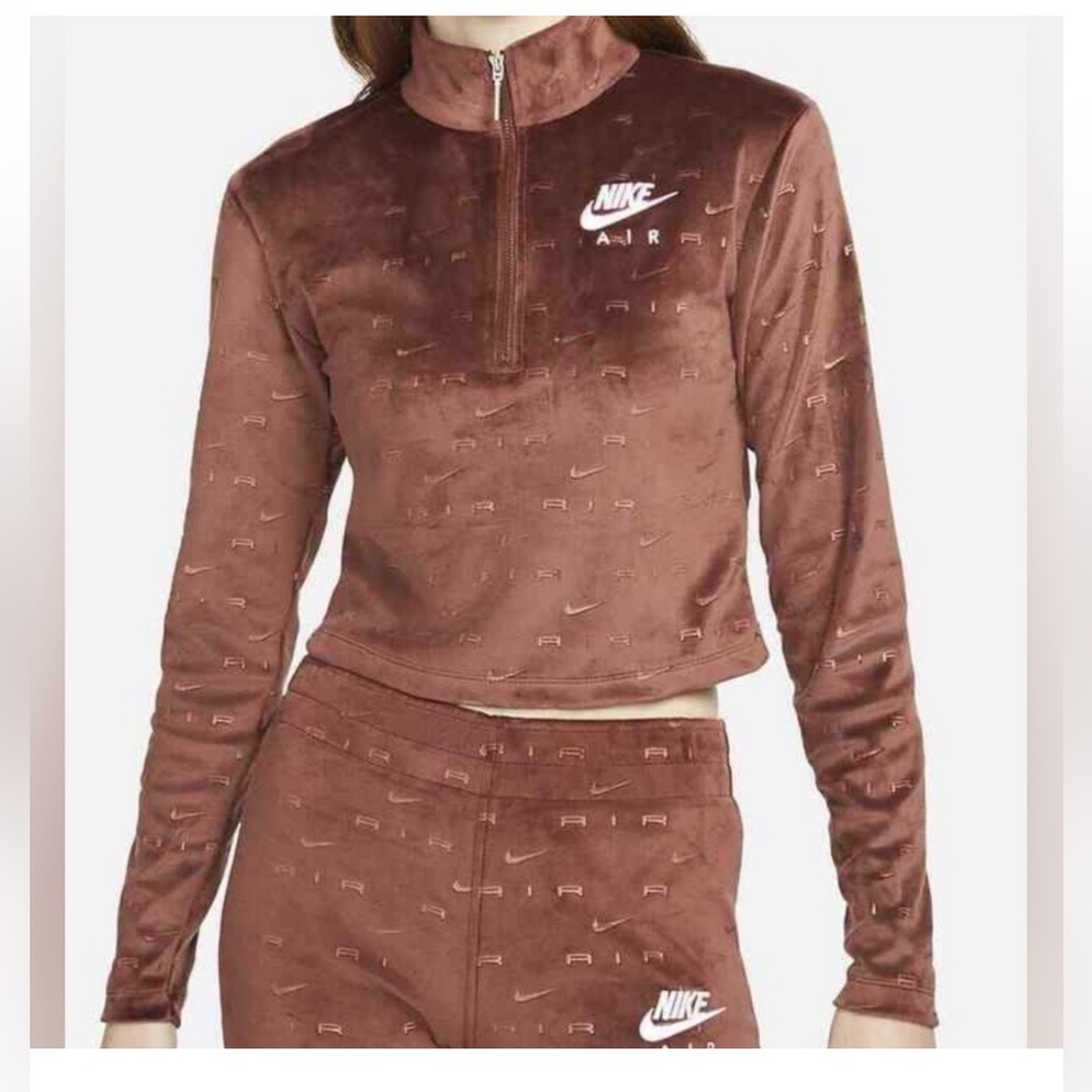 EUC women’s Nike velour sweatsuit